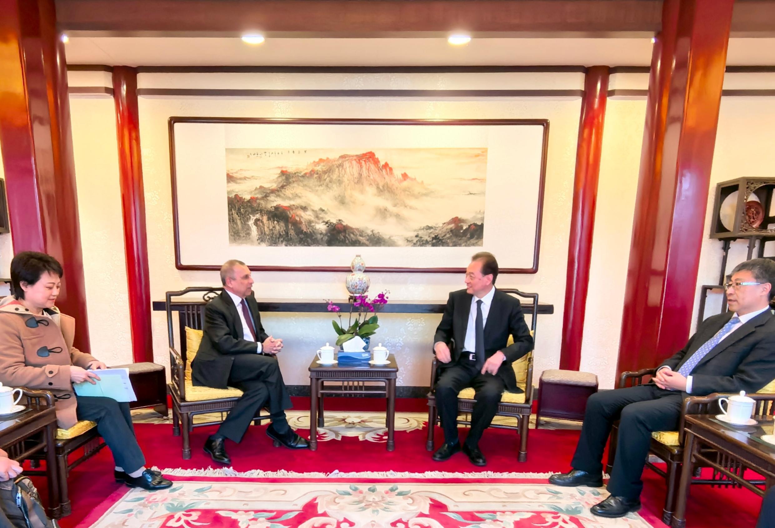 王超会长会见新加坡淡马锡国际政策与治理总裁阿肖克·米尔普里